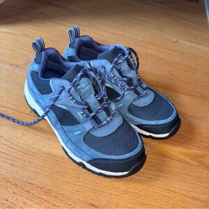 LLBean Women's Trail Model 4 Hiking Shoes in size 6.5 medium